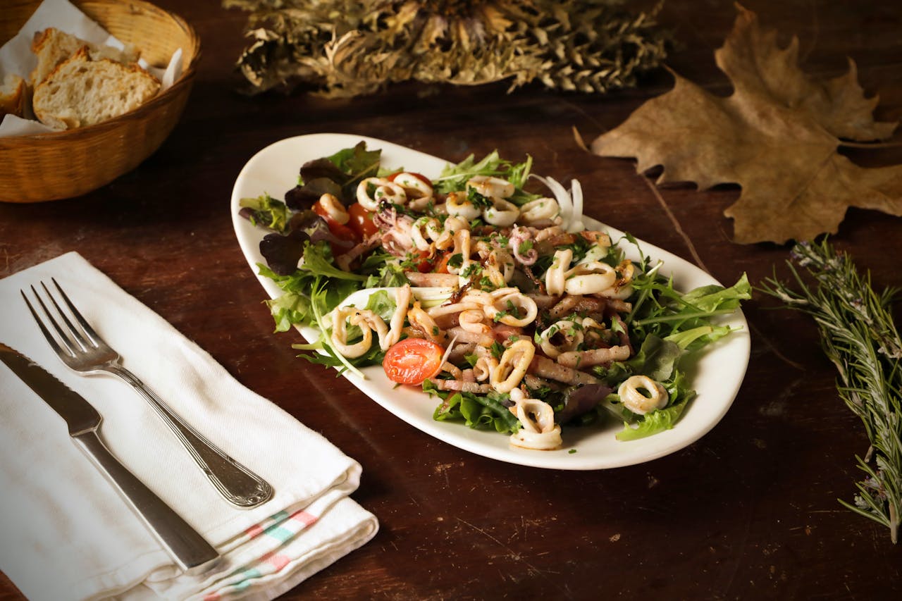 delicious-seafood-salad-with-fresh-greens-31372402